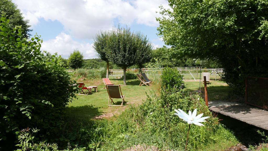 Bed and Breakfast La Cage Aux Oiseaux La Lande-de-Goult Esterno foto