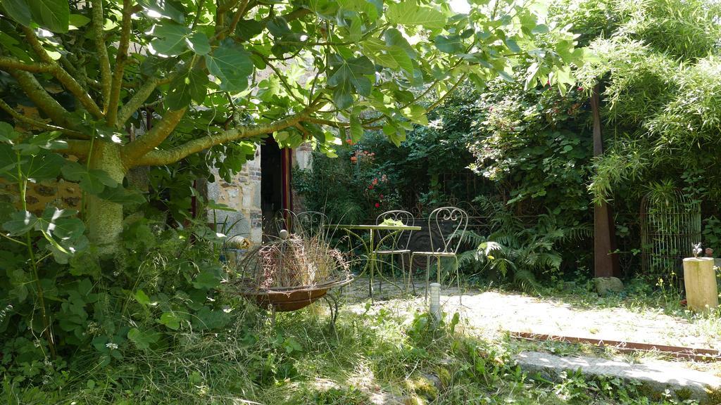 Bed and Breakfast La Cage Aux Oiseaux La Lande-de-Goult Esterno foto