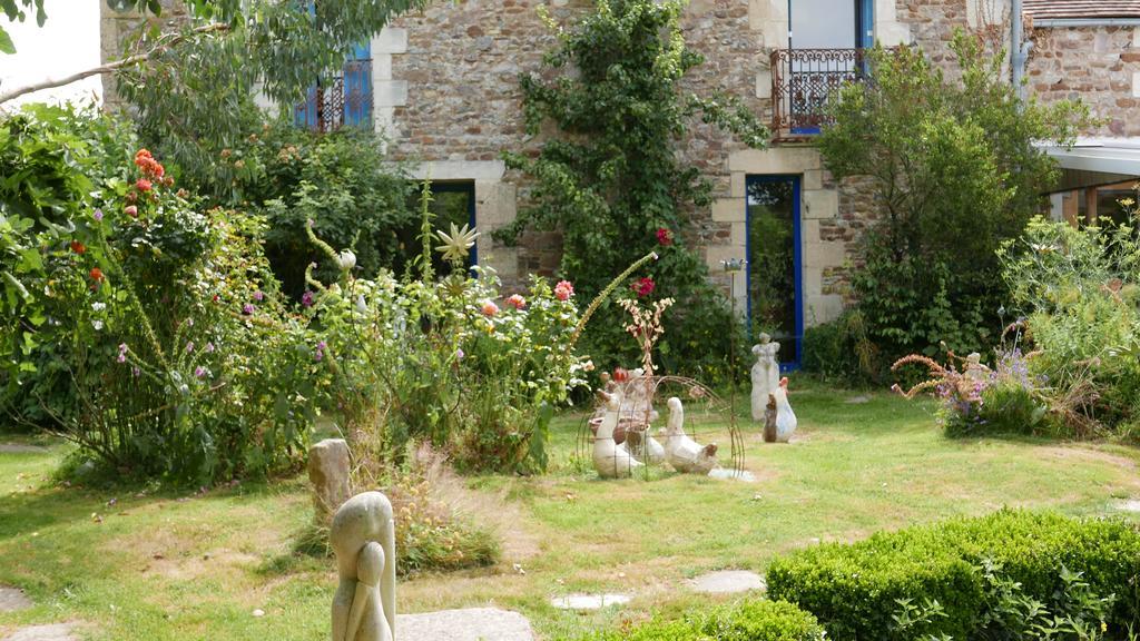 Bed and Breakfast La Cage Aux Oiseaux La Lande-de-Goult Esterno foto