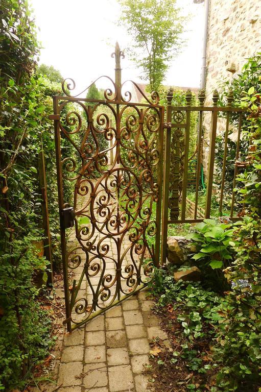 Bed and Breakfast La Cage Aux Oiseaux La Lande-de-Goult Esterno foto