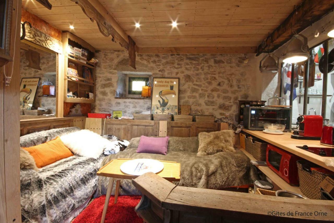 Bed and Breakfast La Cage Aux Oiseaux La Lande-de-Goult Esterno foto