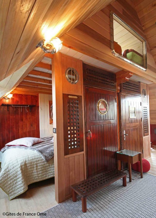 Bed and Breakfast La Cage Aux Oiseaux La Lande-de-Goult Esterno foto