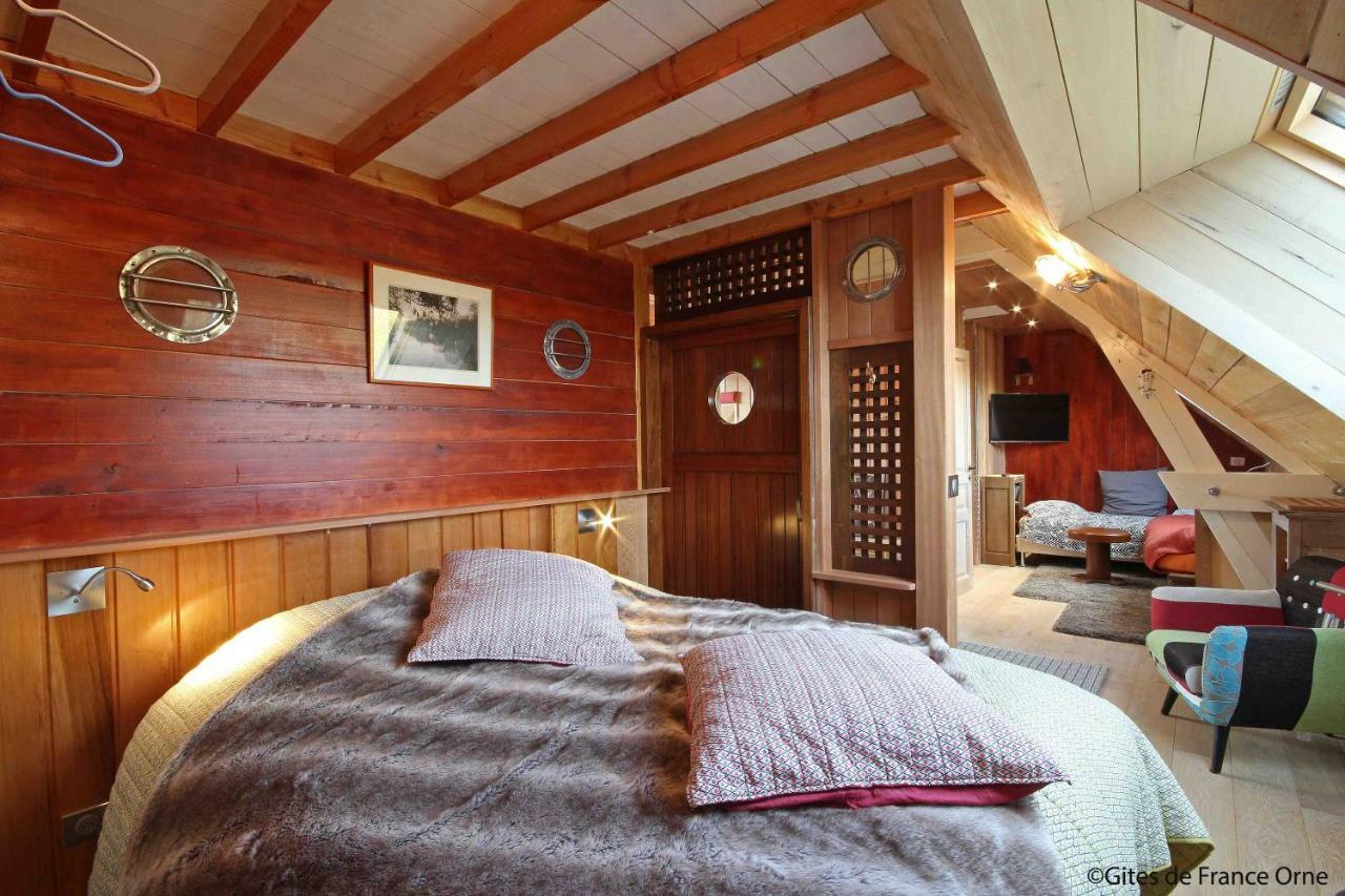 Bed and Breakfast La Cage Aux Oiseaux La Lande-de-Goult Esterno foto